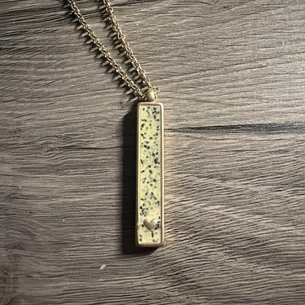 Thirty One True Love Heart Rectangle Necklace NWT - Picture 3 of 3